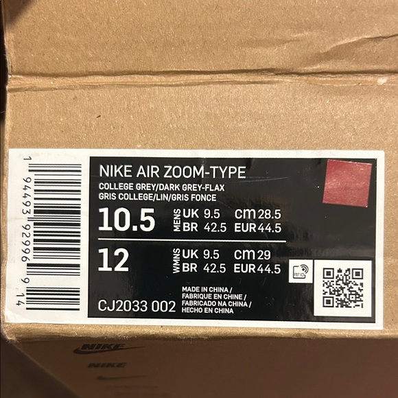 Nike Gray and White Men's Running Sneakers - Picture 2 of 3